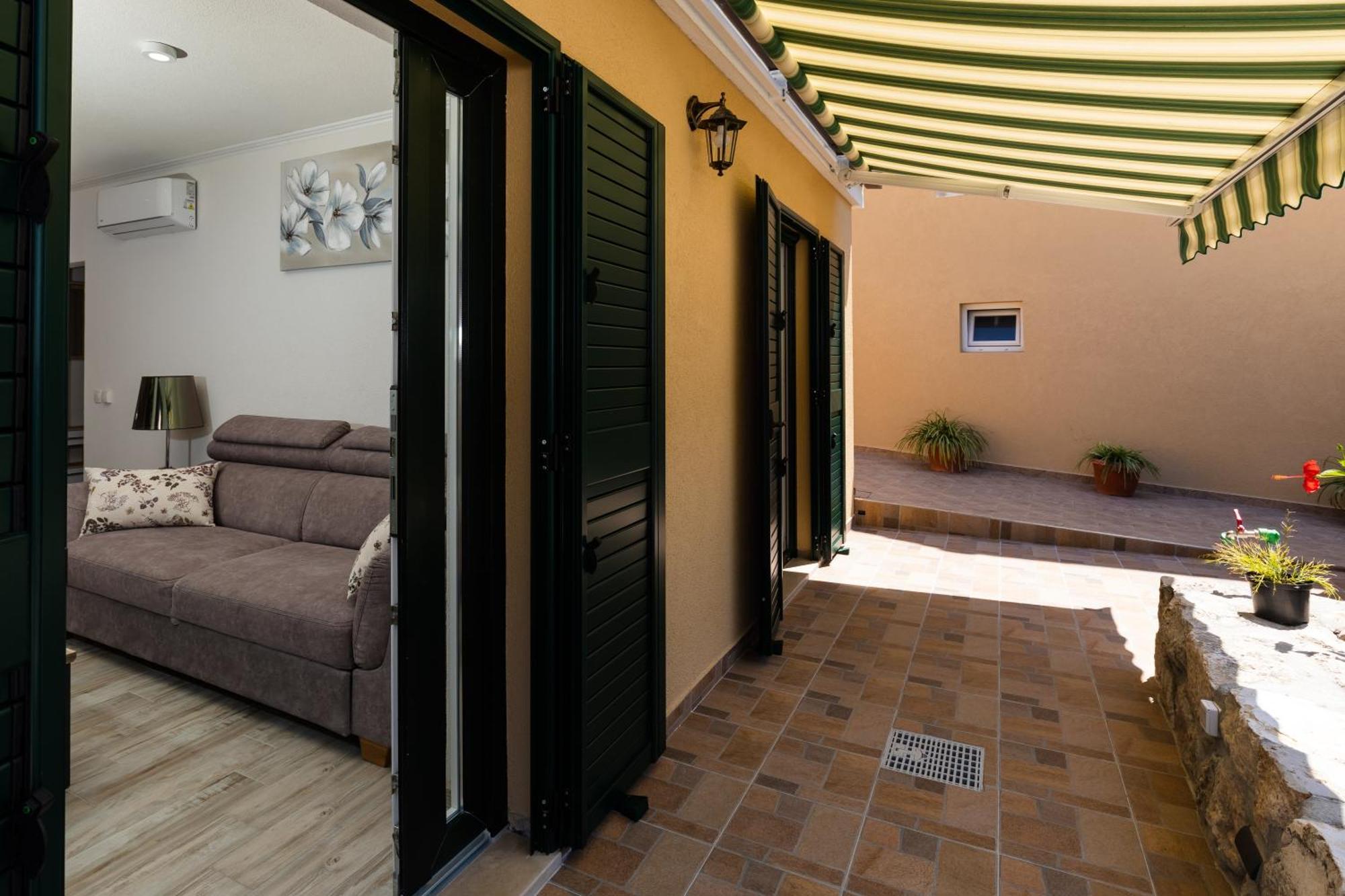 Apartment Pod Nespolom トルステノ 部屋 写真